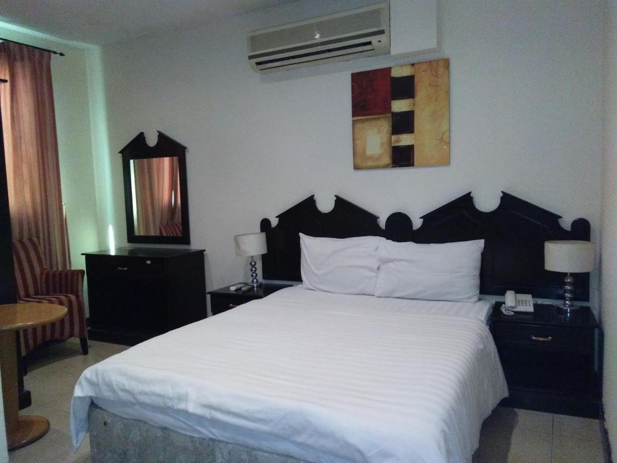 Bahrain Plaza Hotel Manáma Kültér fotó
